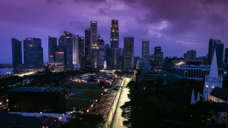 F1 Singapore GP Sunday: Full Schedule, Weather Updates & Viewing Guide 5 lights skyscrapers and midnight magic the ultimate f1 fan guide F1 Singapore GP Sunday: Full Schedule, Weather Updates & Viewing Guide